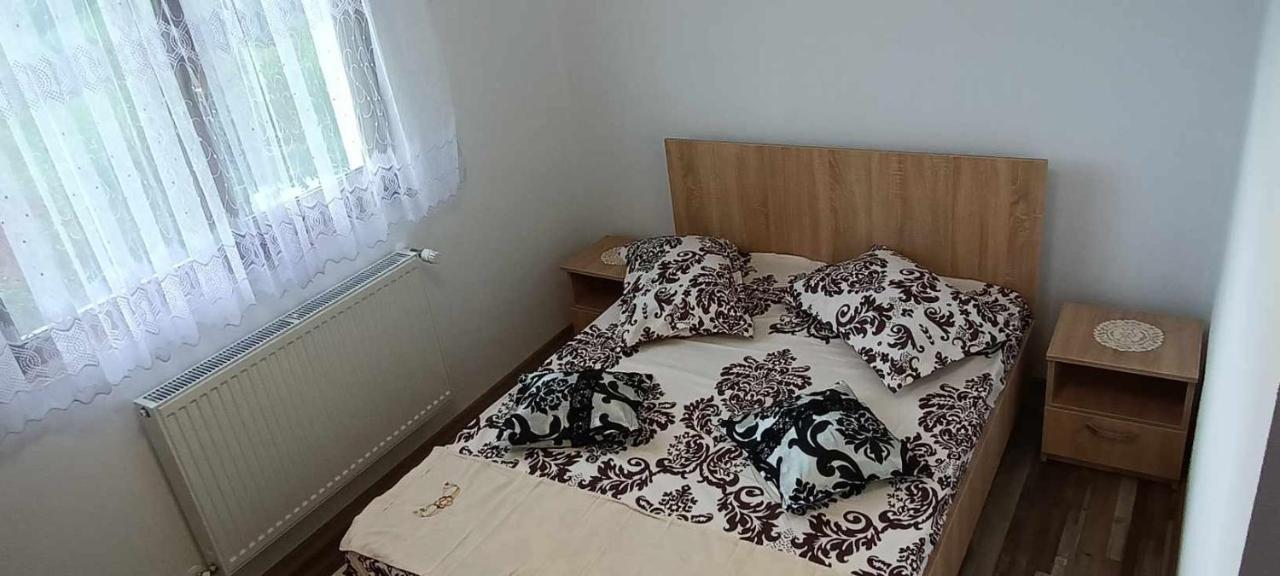 Willa Casuta Din Livada Moisei Zewnętrze zdjęcie