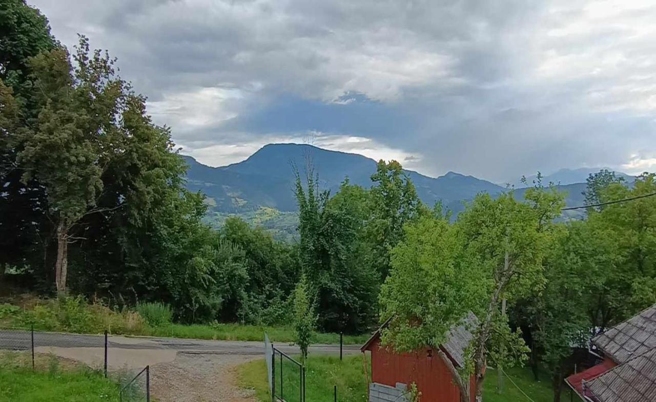 Willa Casuta Din Livada Moisei Zewnętrze zdjęcie