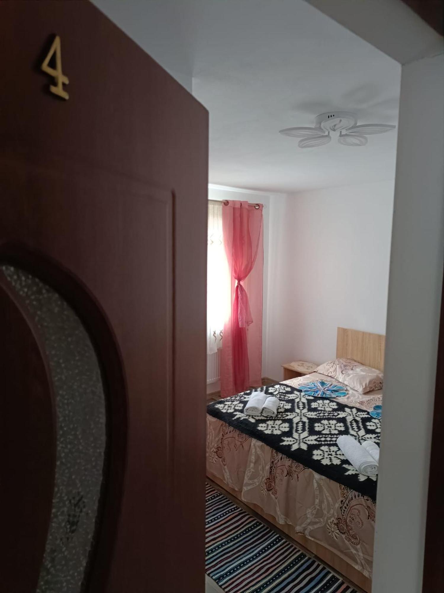 Willa Casuta Din Livada Moisei Zewnętrze zdjęcie